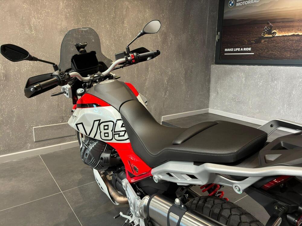 Moto Guzzi V85 TT (2024 - 25) (5)