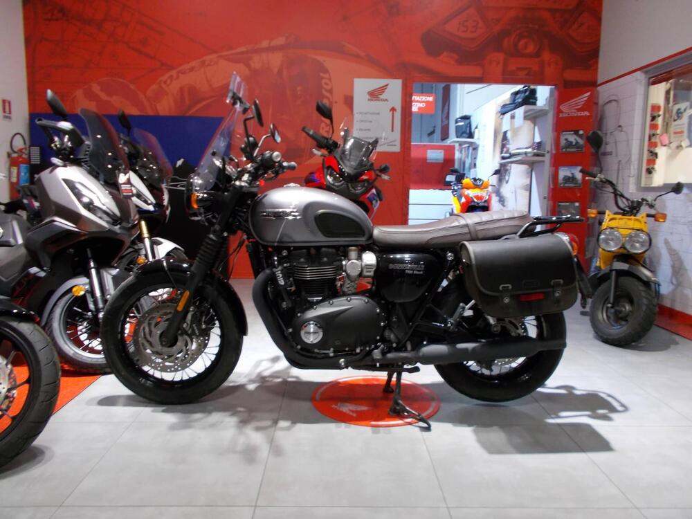 Triumph Bonneville T120 Black Stealth Edition (2024) (3)