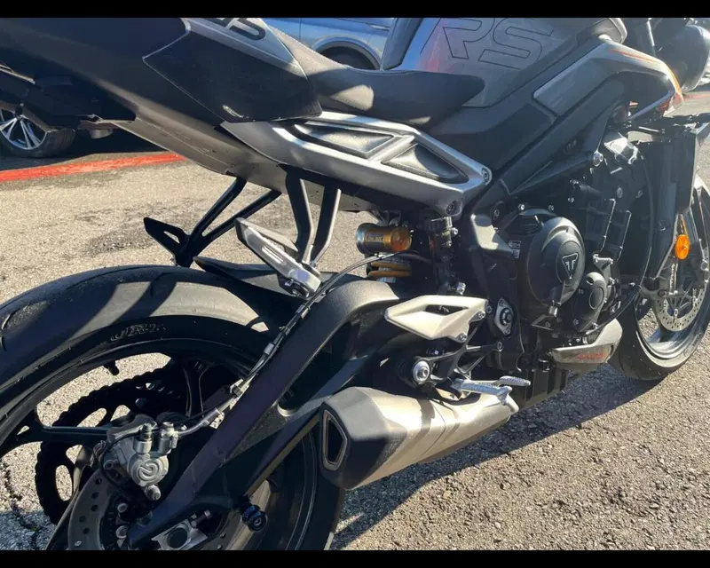Triumph Street Triple 765 RS (2023 - 26) (11)