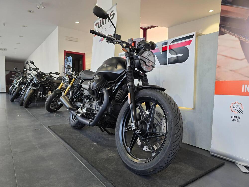 Moto Guzzi V7 Stone (2021 - 24) (2)