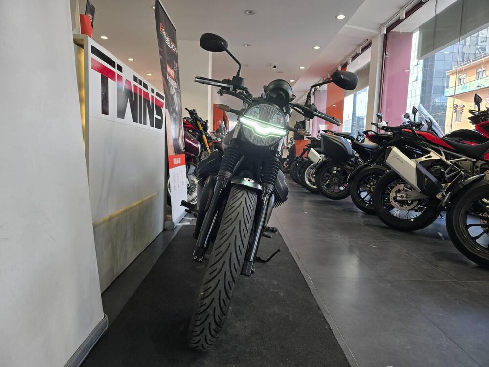 Moto Guzzi V7 Stone (2021 - 24) (3)
