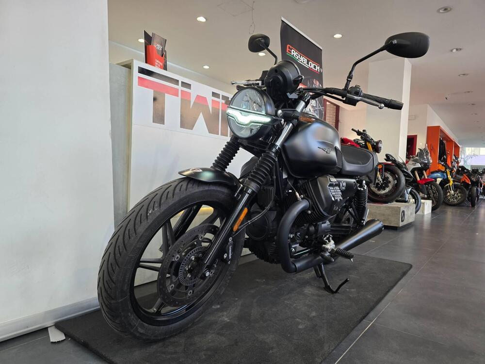 Moto Guzzi V7 Stone (2021 - 24) (4)