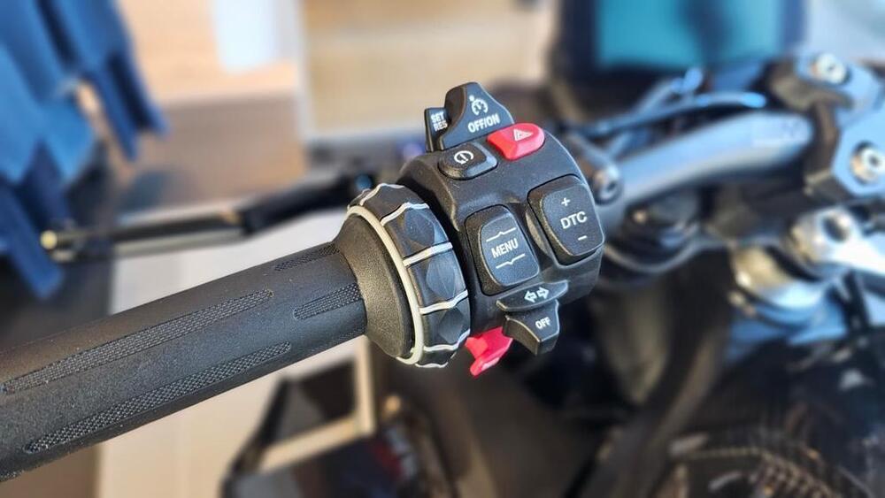 Bmw M 1000 R (2025) (3)