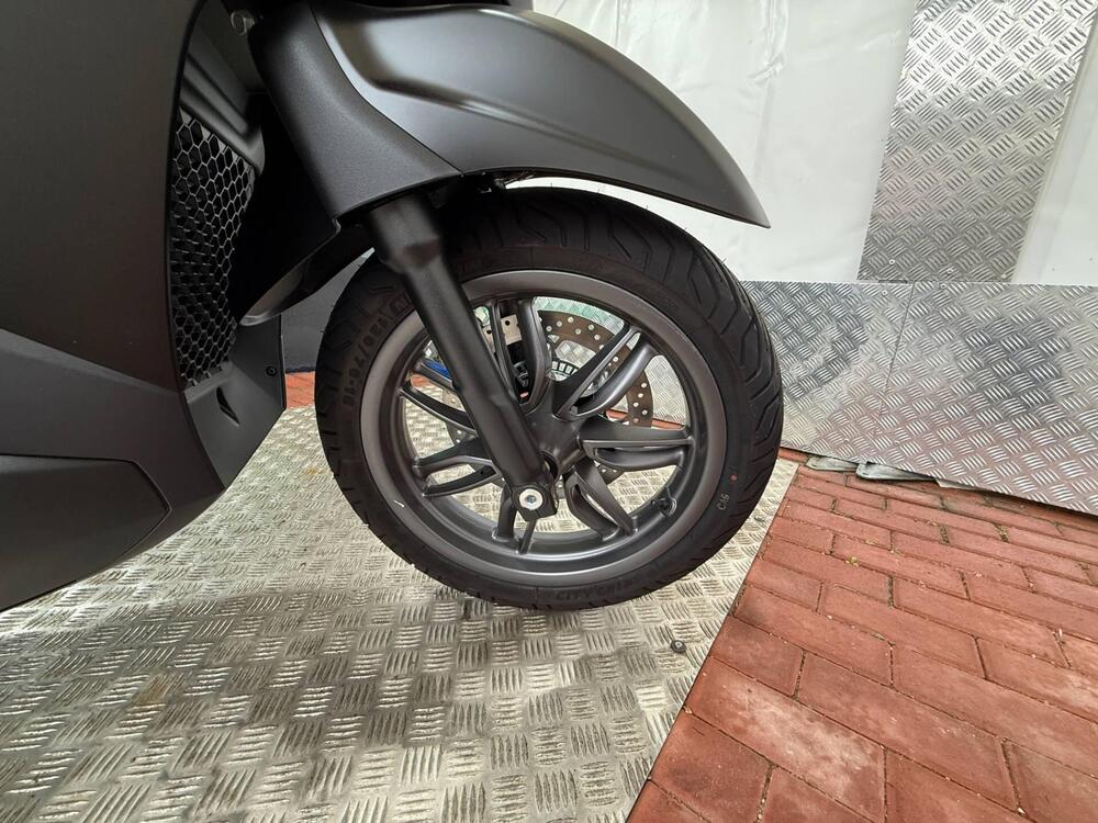 Piaggio Beverly 400 S (2025) (4)