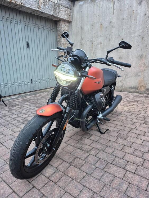 Moto Guzzi V7 Stone (2021 - 24)