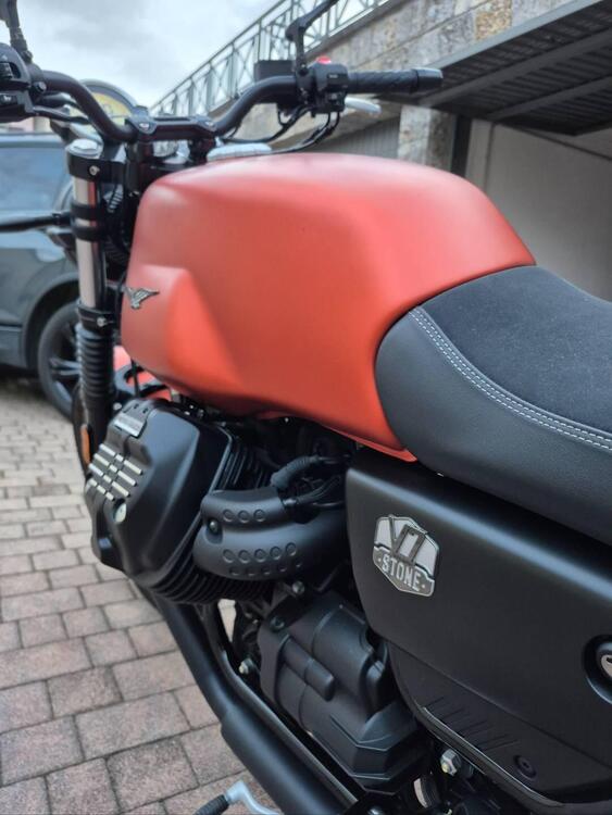 Moto Guzzi V7 Stone (2021 - 24) (5)