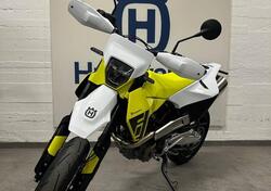 Husqvarna 701 Supermoto (2026) nuova