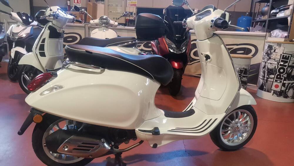 Vespa Sprint 50 4T 3V (2014 - 17) (2)