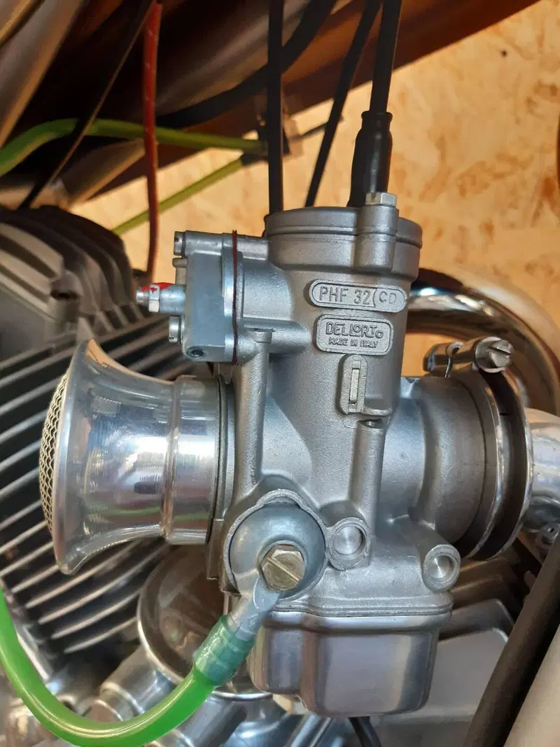 Ducati 750 GT  (13)