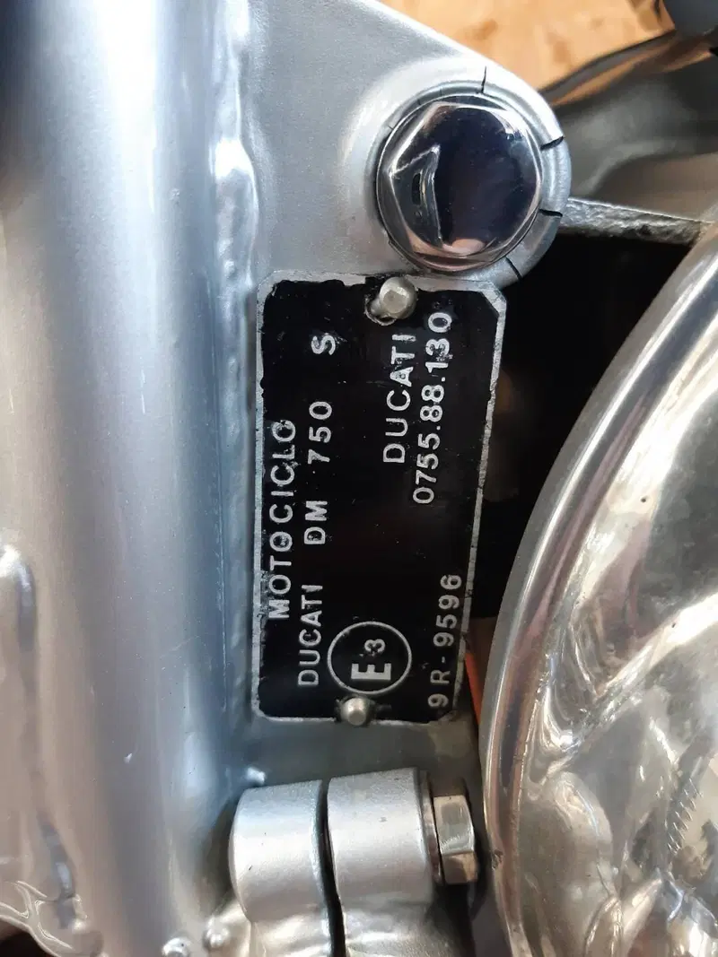 Ducati 750 GT  (14)