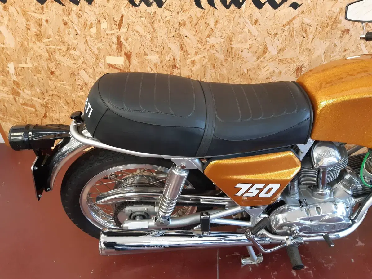Ducati 750 GT  (7)