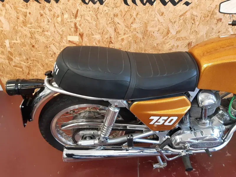Ducati 750 GT  (7)