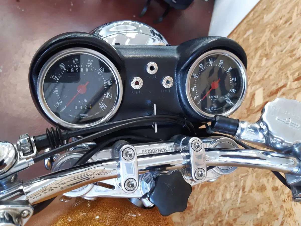 Ducati 750 GT  (19)