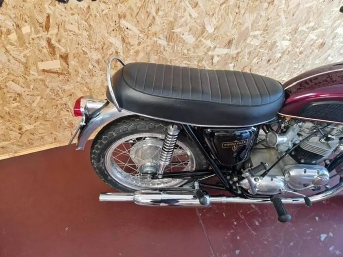 Triumph BONNEVILLE T120  (8)