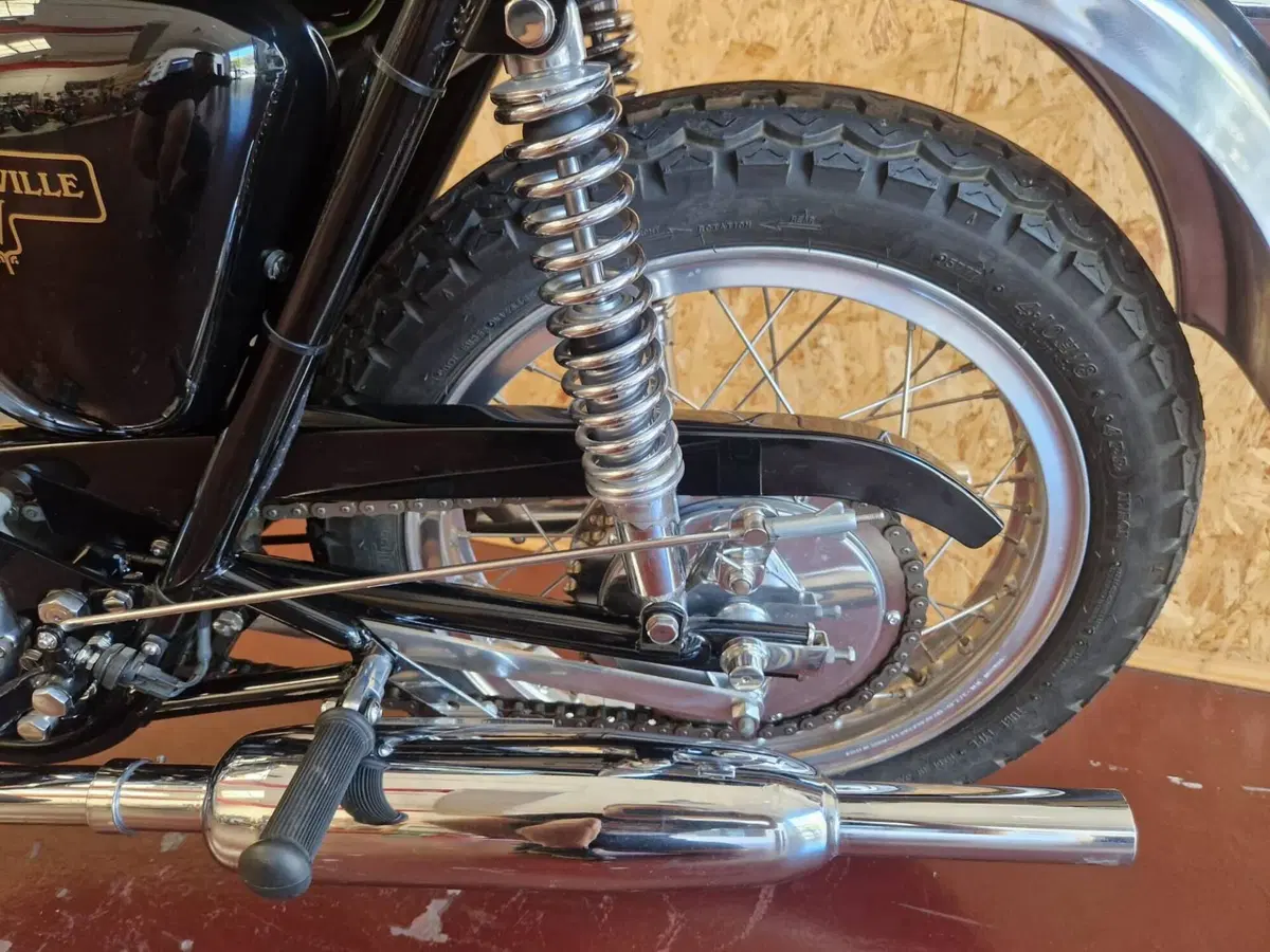 Triumph BONNEVILLE T120  (18)