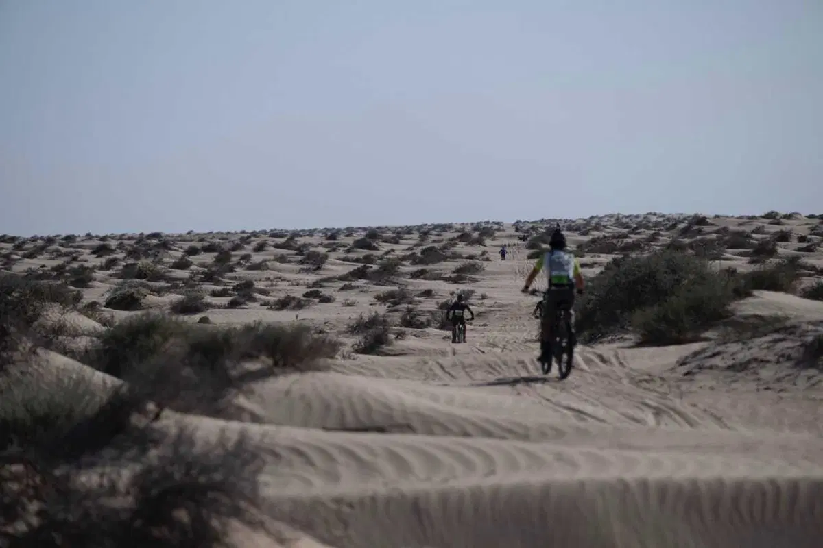 Tembaine Desert Rally: 100 rider e-bike pronti a sfidare il Sahara tunisino (34)