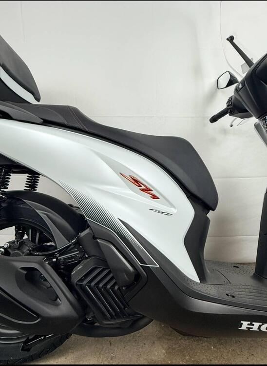 Honda SH 150i (2024 - 25) (2)