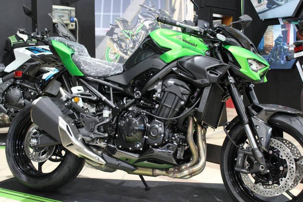 Kawasaki Z 900 (2025 - 26) (2)