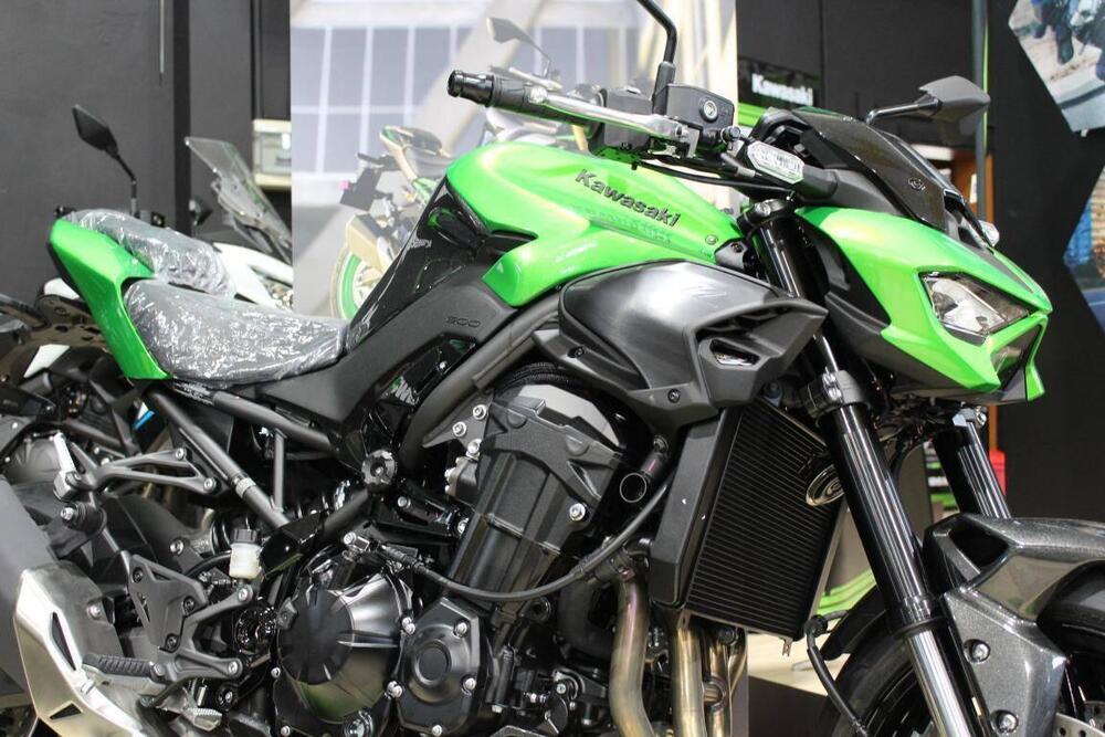Kawasaki Z 900 (2025 - 26) (4)