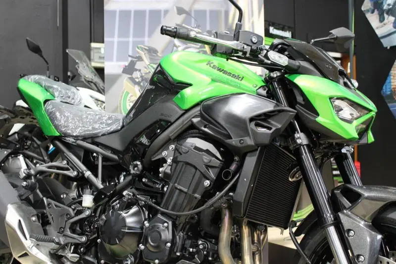 Kawasaki Z 900 (2025 - 26) (4)