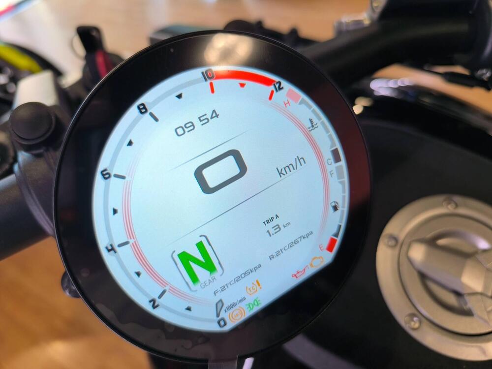 QJ Motor SRV 600 V (2025) (2)