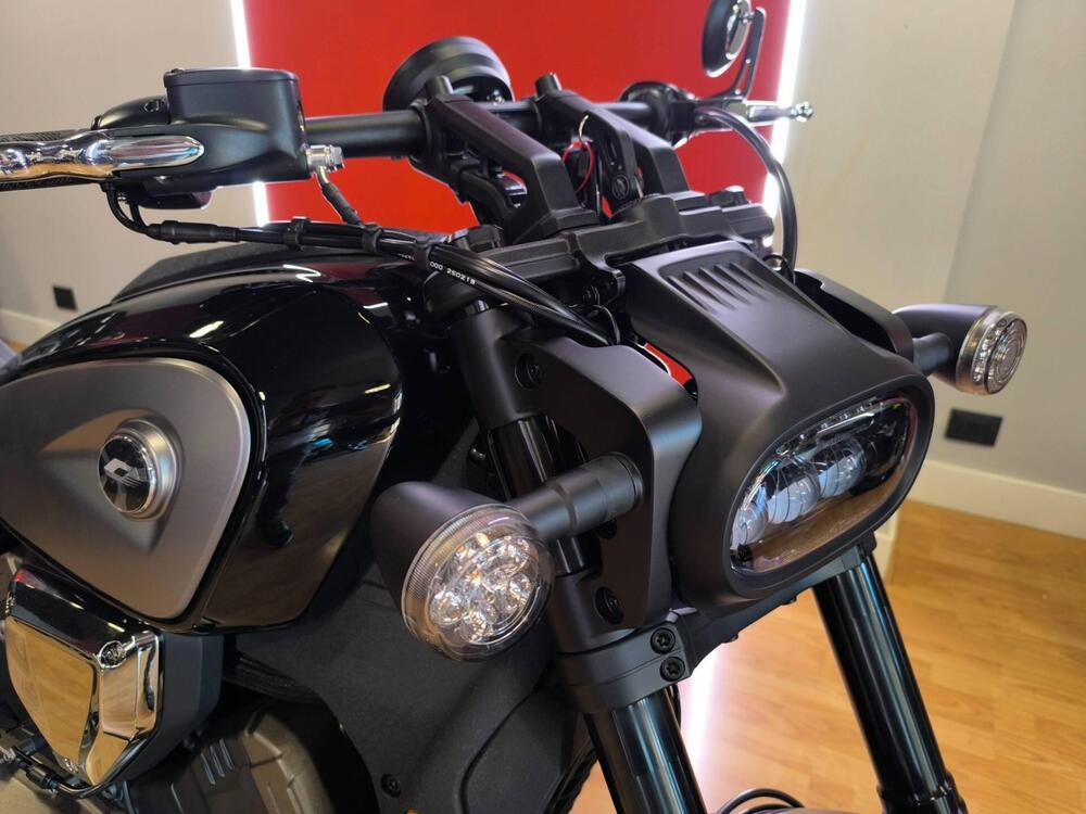 QJ Motor SRV 600 V (2025) (3)