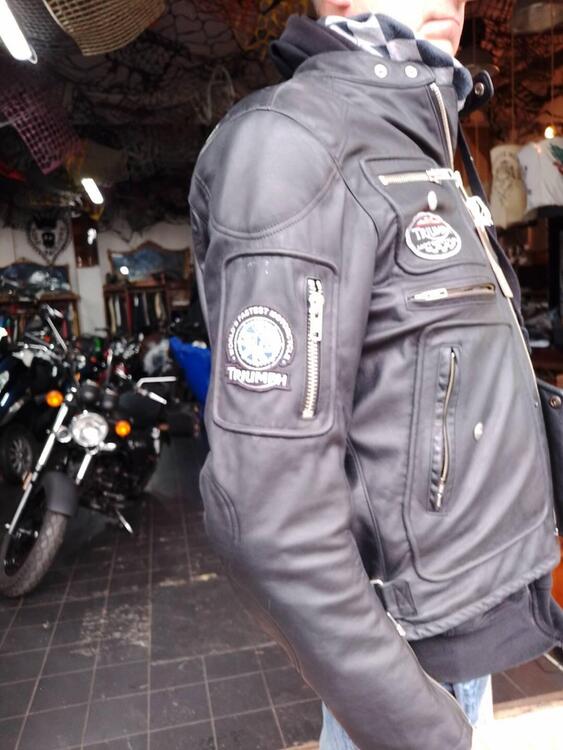 Giacca in pelle Triumph (4)