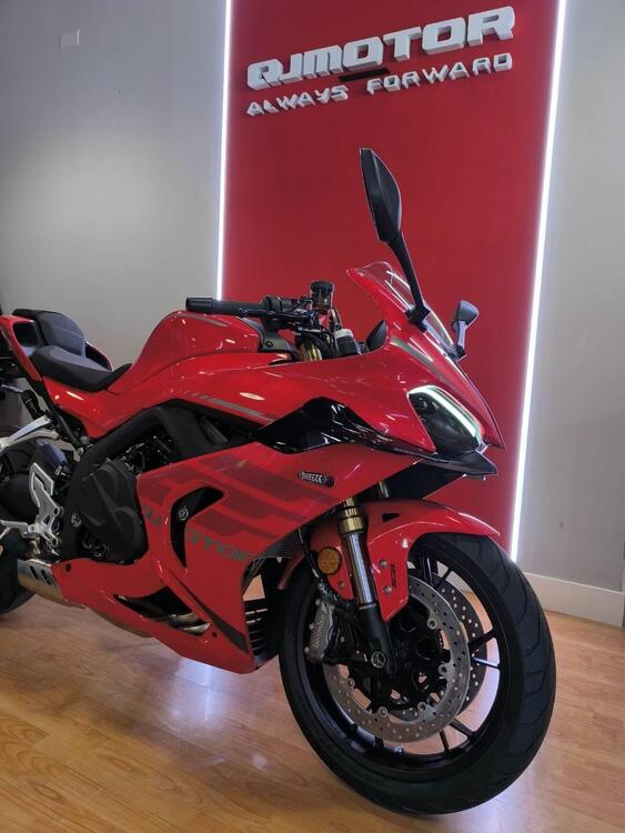 QJ Motor SRK 800 RR (2025) (5)