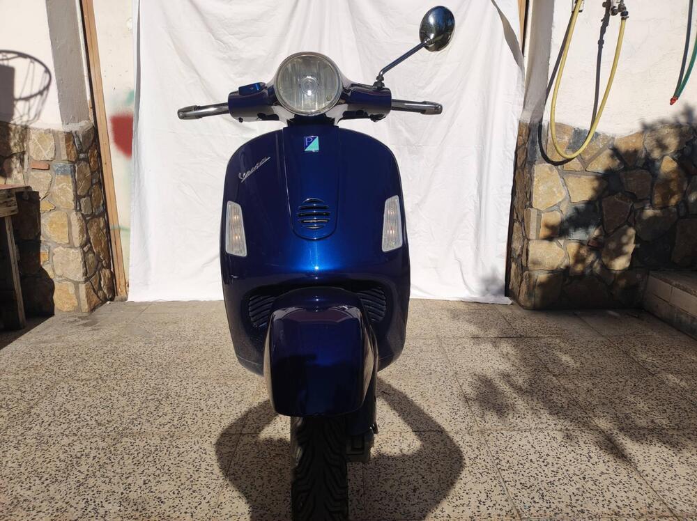 Vespa Granturismo 200 L (2)