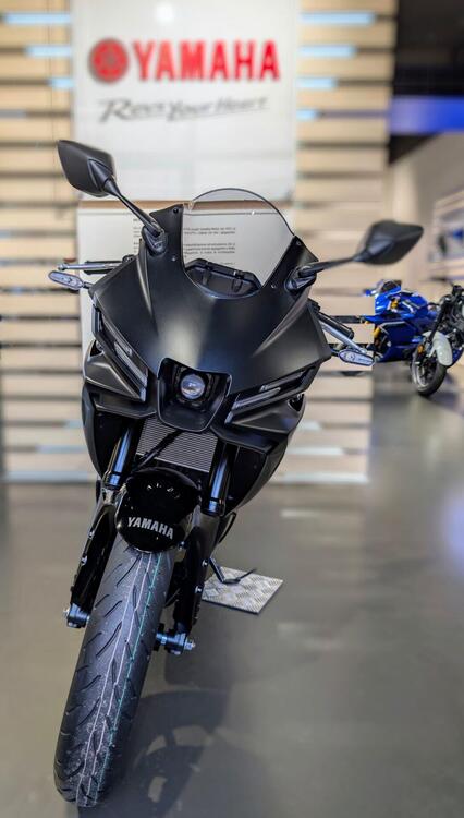 Yamaha YZF R3 (2025) (3)