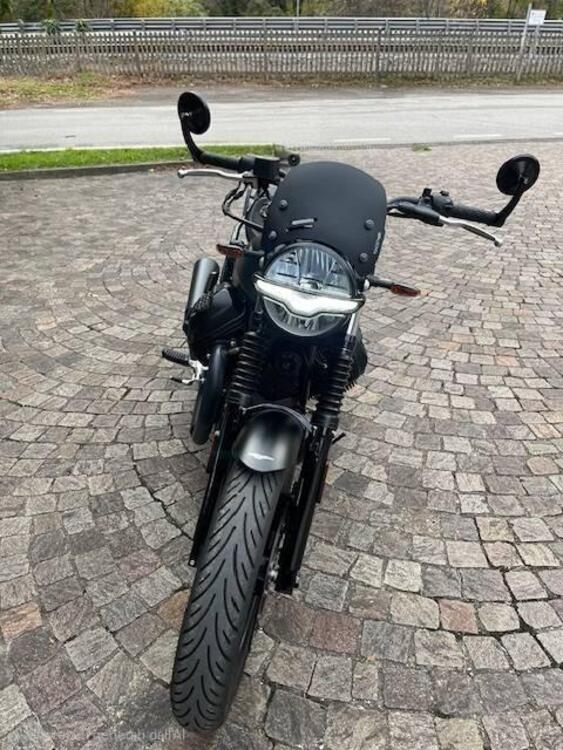 Moto Guzzi V7 Stone (2021 - 24) (4)