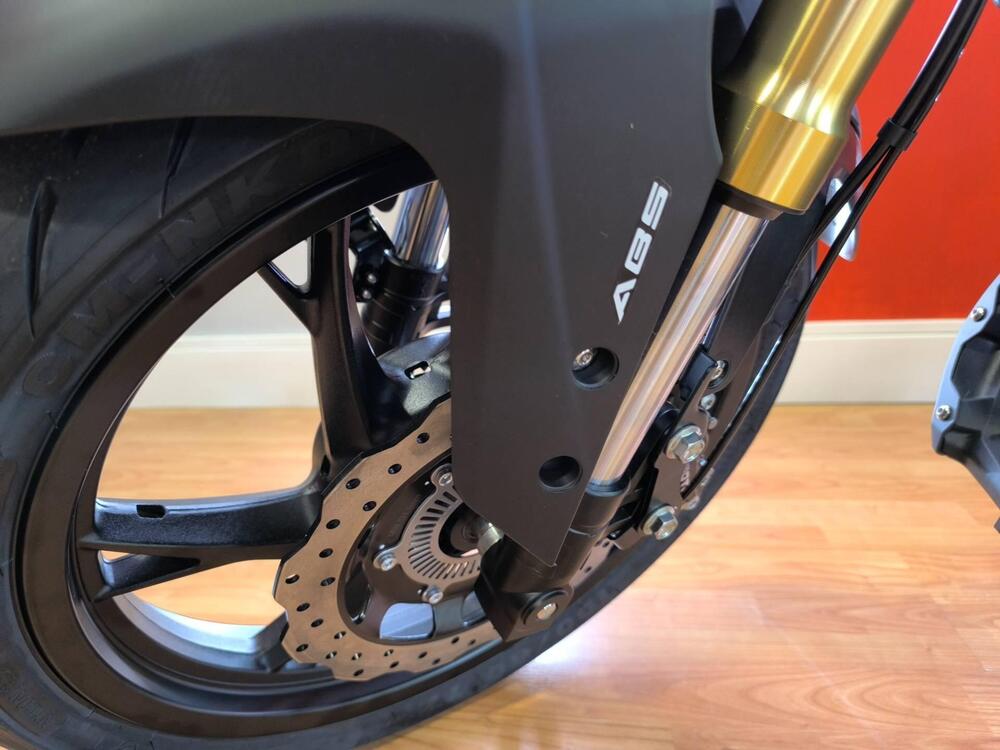 QJ Motor SRK 125 S (2025) (5)