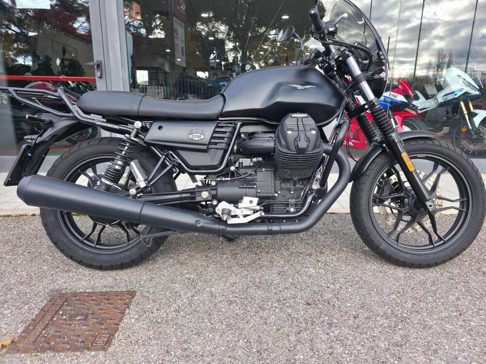 Moto Guzzi V7 III Stone Night Pack (2019 - 20)