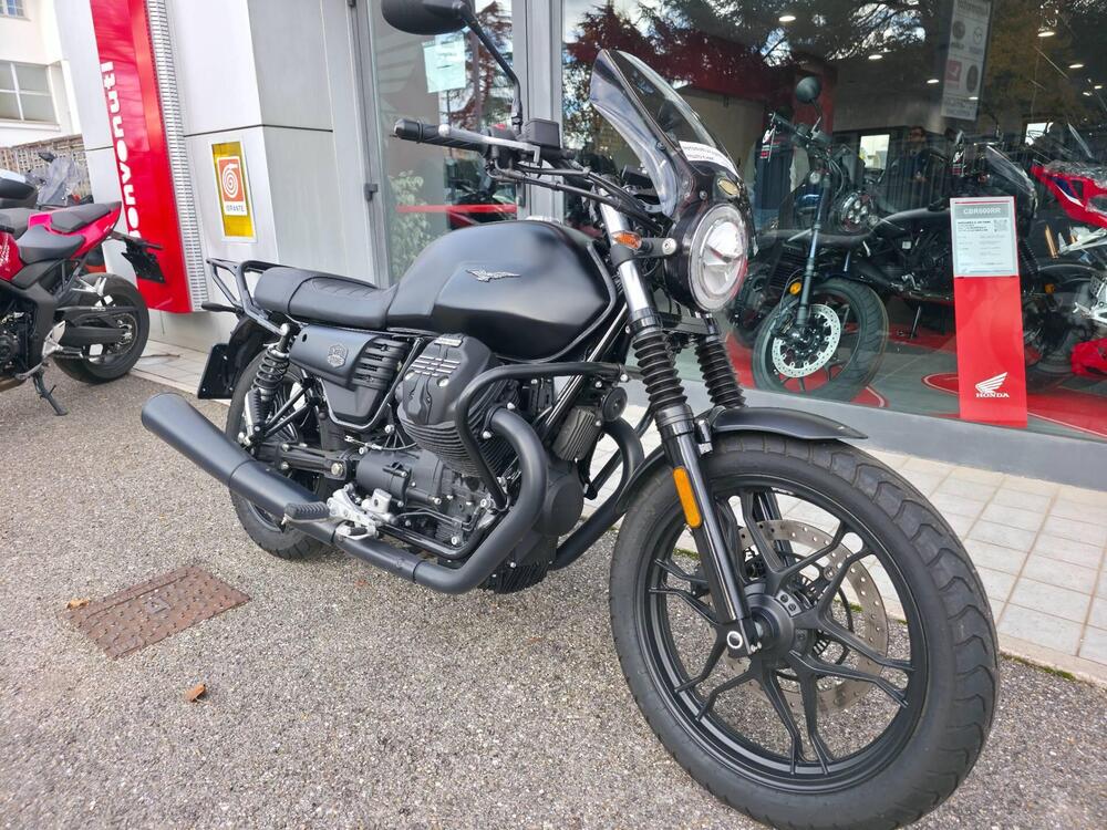 Moto Guzzi V7 III Stone Night Pack (2019 - 20) (2)