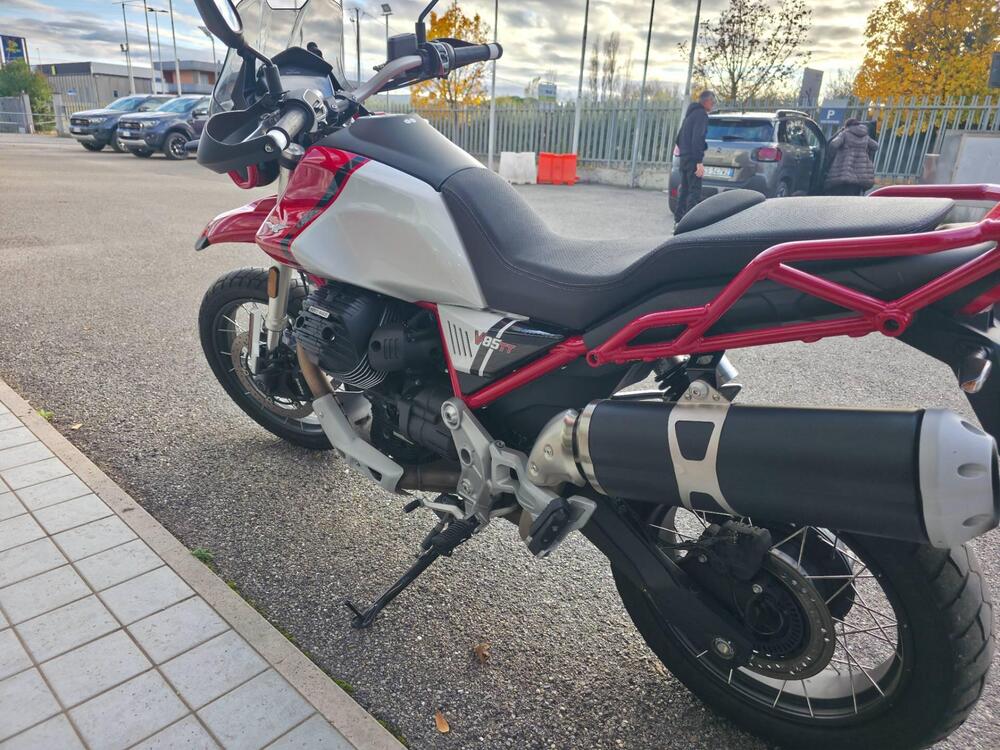 Moto Guzzi V85 TT Evocative Graphics (2021 - 23) (4)