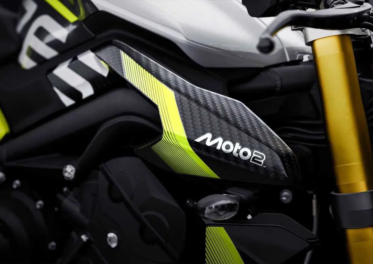 Triumph Street Triple 765 RX e Moto2 Edition: arrivano le versioni racing della naked di Hinckley (33)