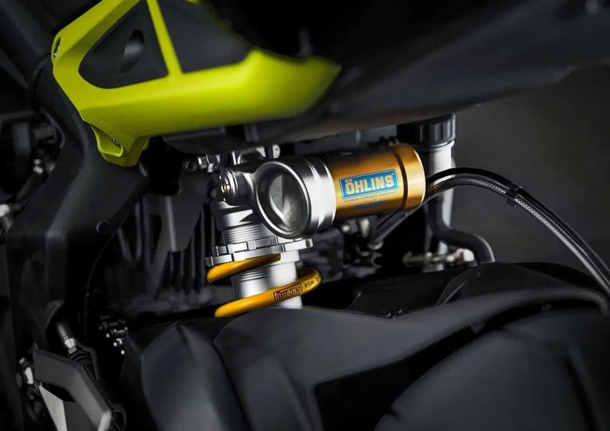 Triumph Street Triple 765 RX e Moto2 Edition: arrivano le versioni racing della naked di Hinckley (37)