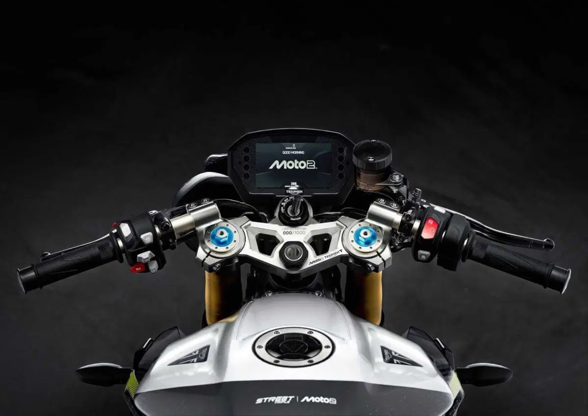 Triumph Street Triple 765 RX e Moto2 Edition: arrivano le versioni racing della naked di Hinckley (39)