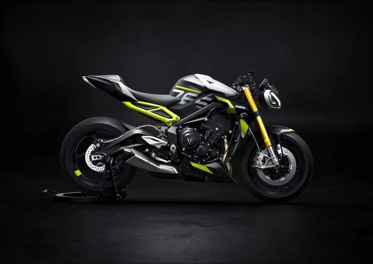 Triumph Street Triple 765 RX e Moto2 Edition: arrivano le versioni racing della naked di Hinckley (43)