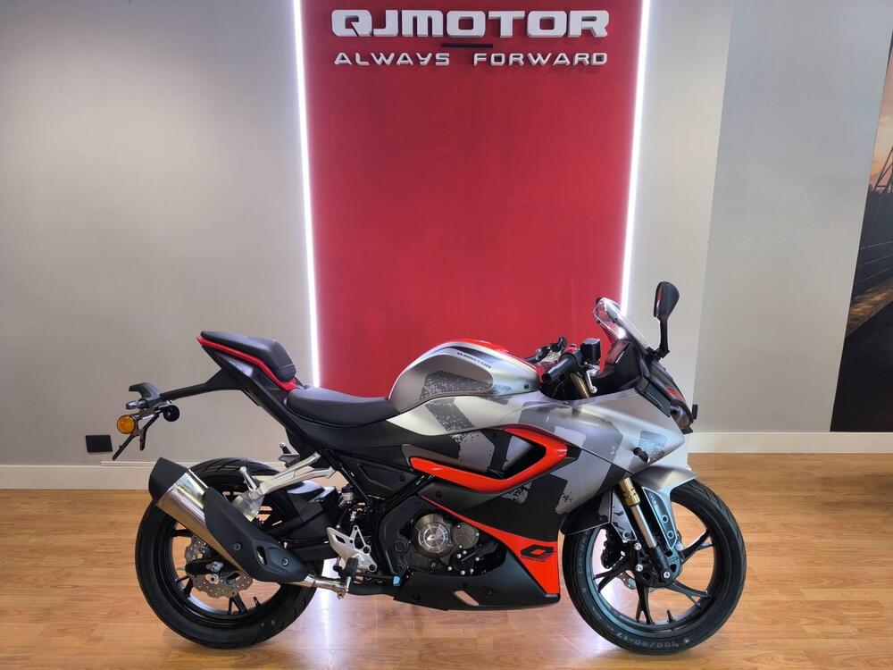 QJ Motor SRK 125 R (2025) (2)