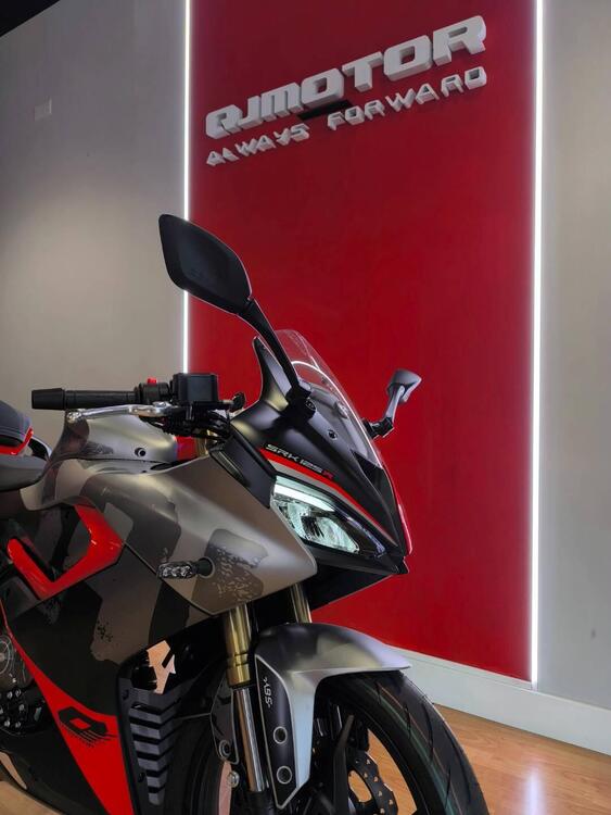 QJ Motor SRK 125 R (2025) (4)