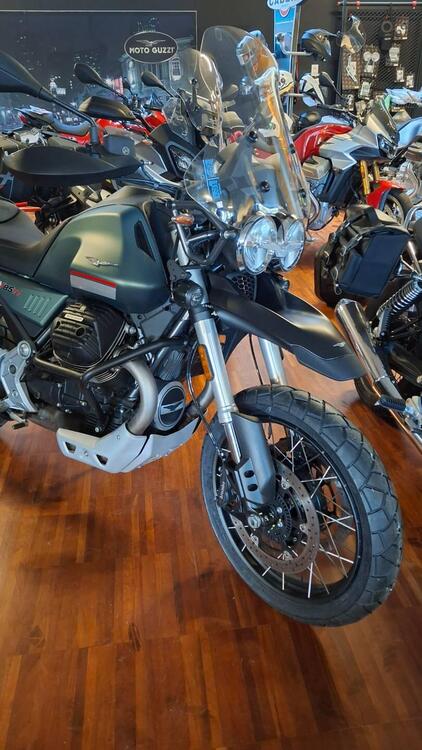 Moto Guzzi V85 TT (2021 - 23) (2)