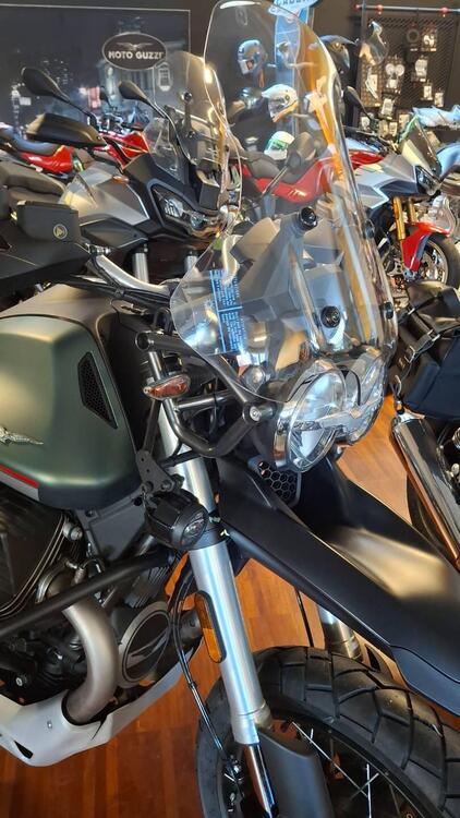 Moto Guzzi V85 TT (2021 - 23) (3)