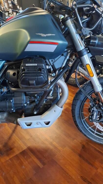 Moto Guzzi V85 TT (2021 - 23) (4)