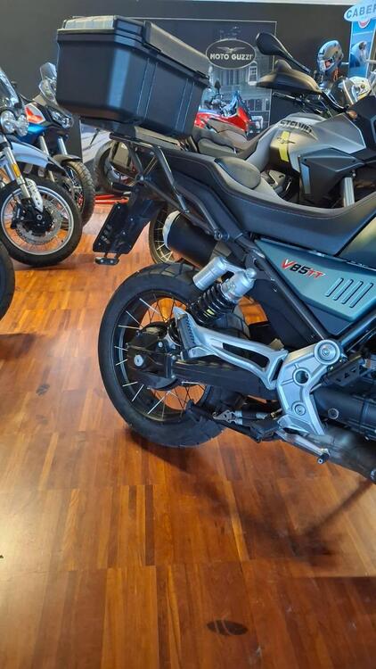 Moto Guzzi V85 TT (2021 - 23) (5)