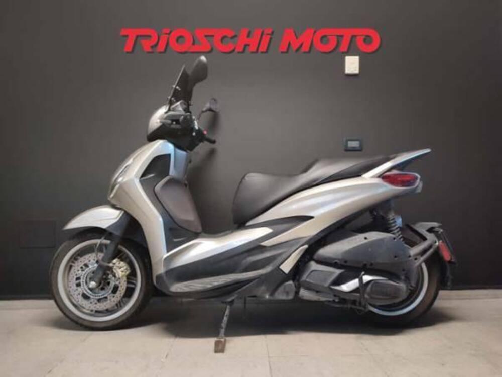 Piaggio Beverly 300 Hpe (2021) (2)