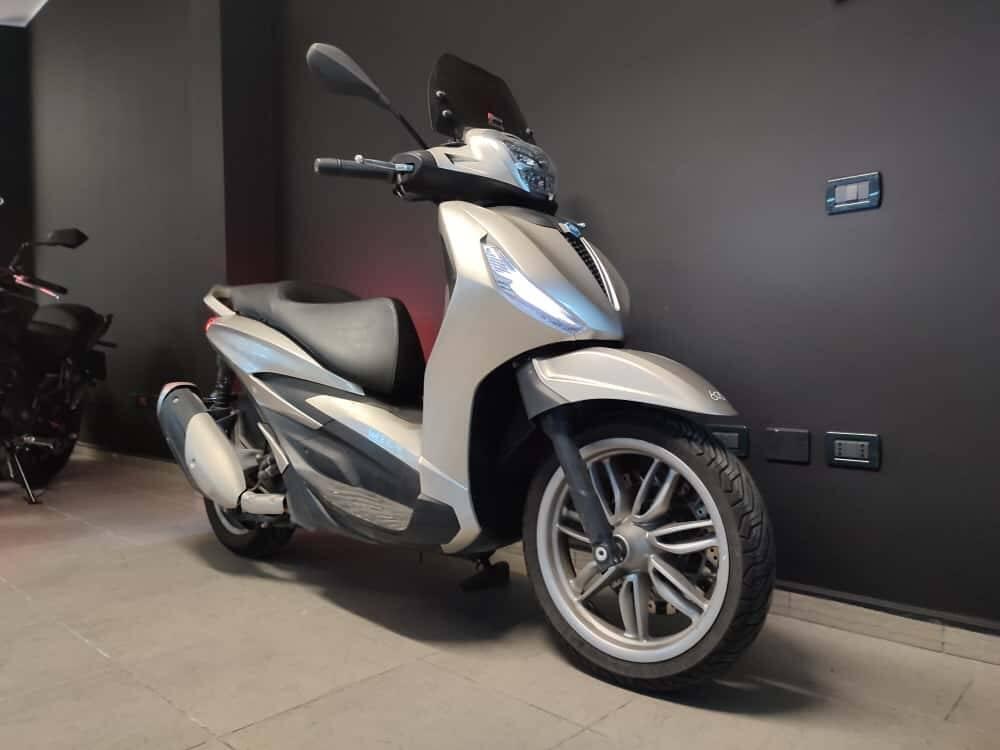 Piaggio Beverly 300 Hpe (2021) (5)