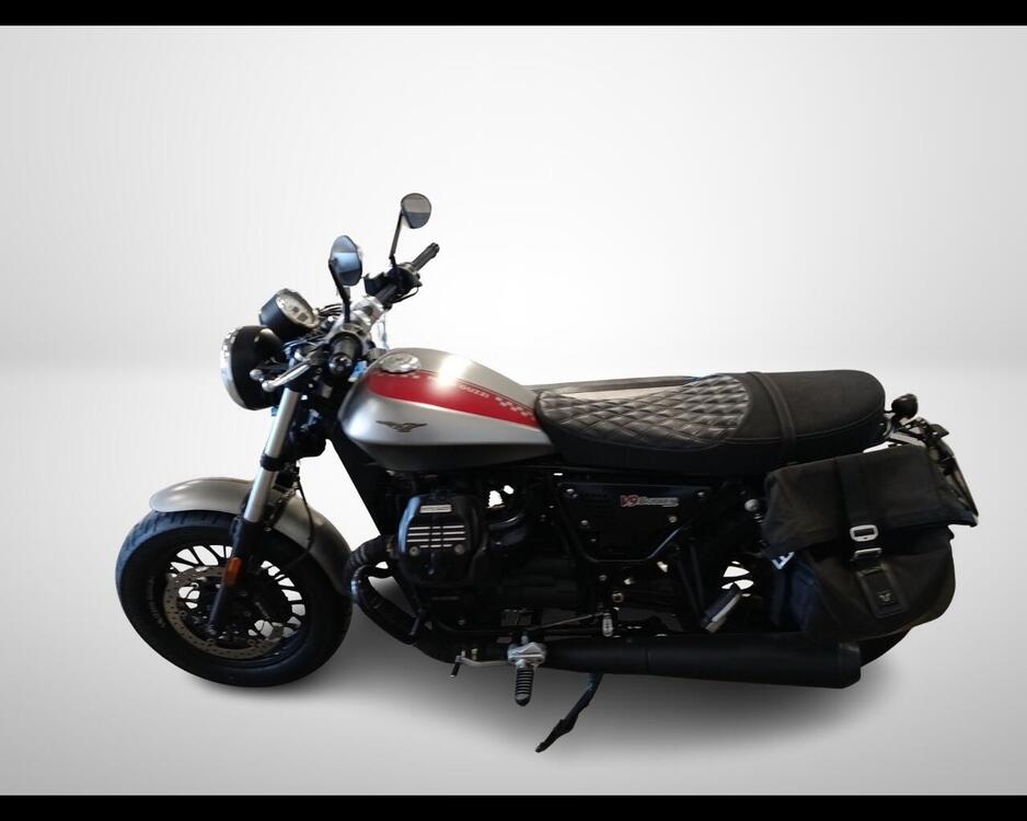 Moto Guzzi V9 Bobber (2016 - 18) (5)