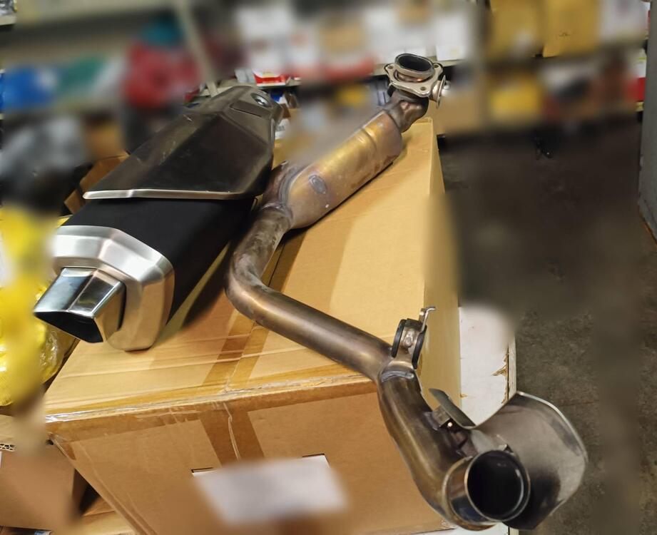 Scarico completo originale Honda x adv 750 (2)