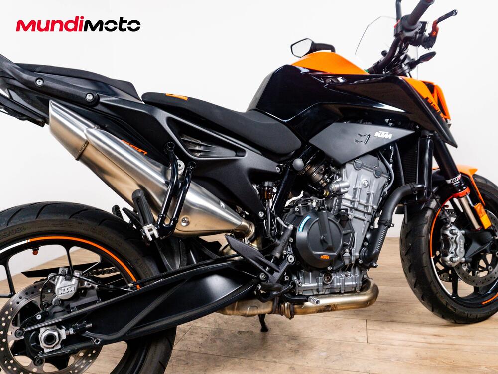 KTM 890 Duke L (2021) (4)